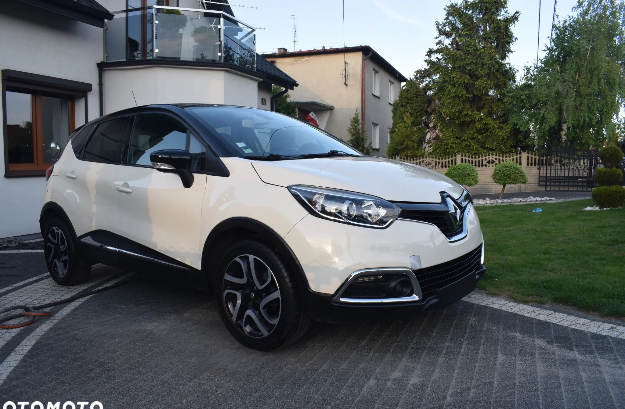 Renault Captur cena 32900 przebieg: 122000, rok produkcji 2014 z Frampol małe 121